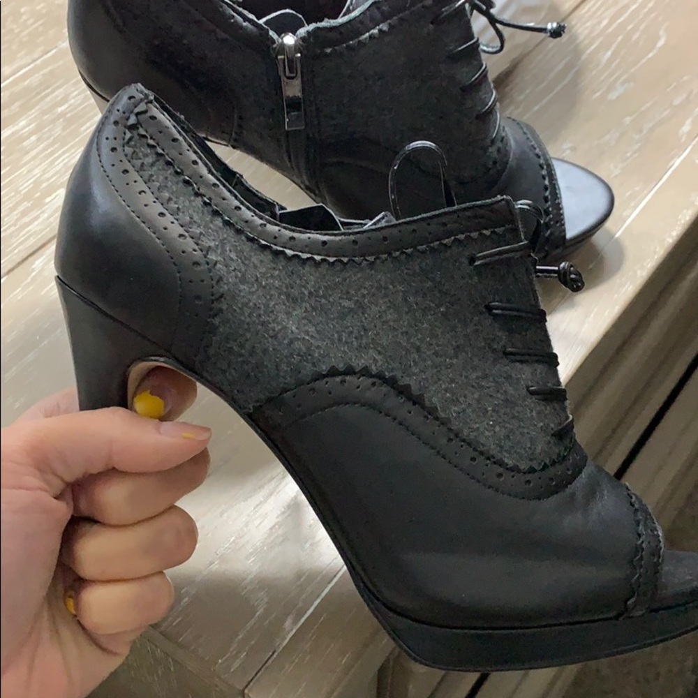 Shoes - Picture 6 of 9